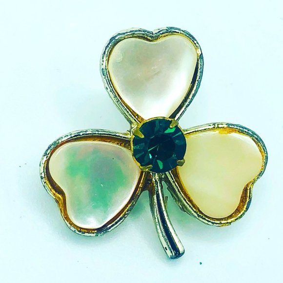 Jewelry - Vintage Shell Shamrock Pin